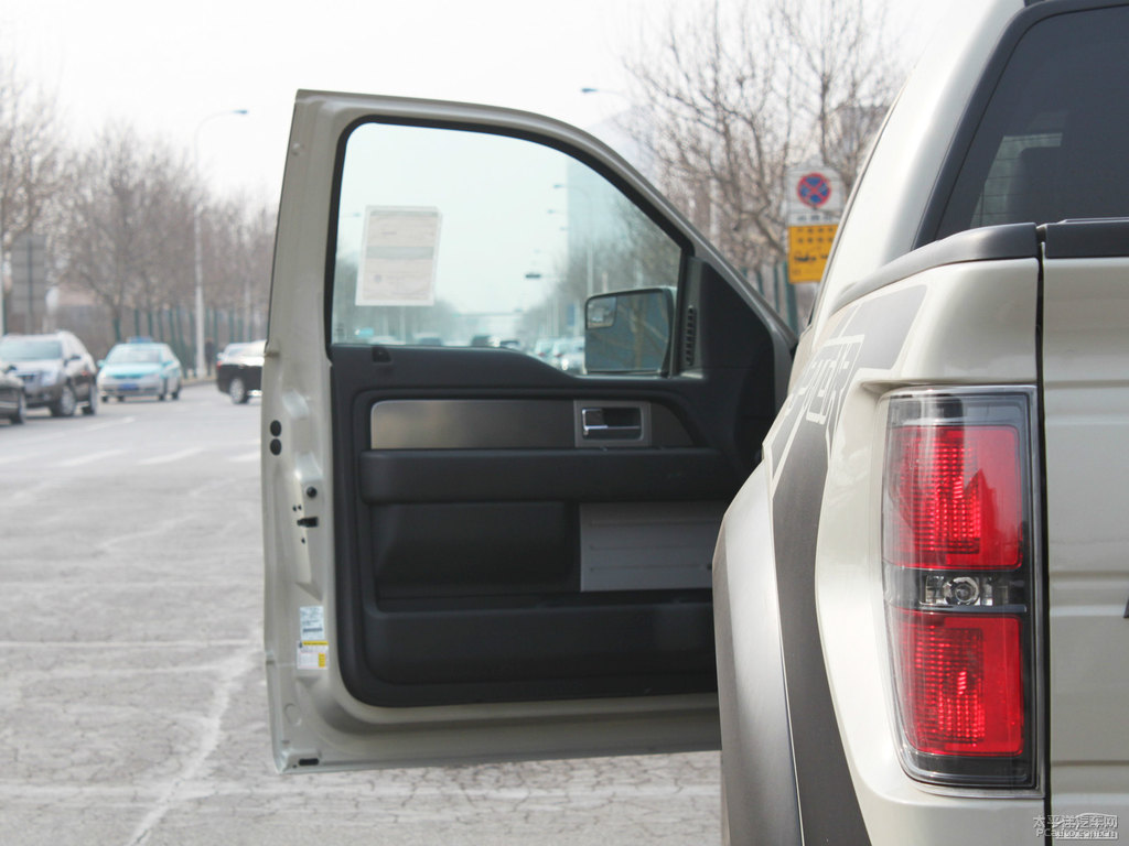 塑料白福特F-150車廂內(nèi)飾圖片