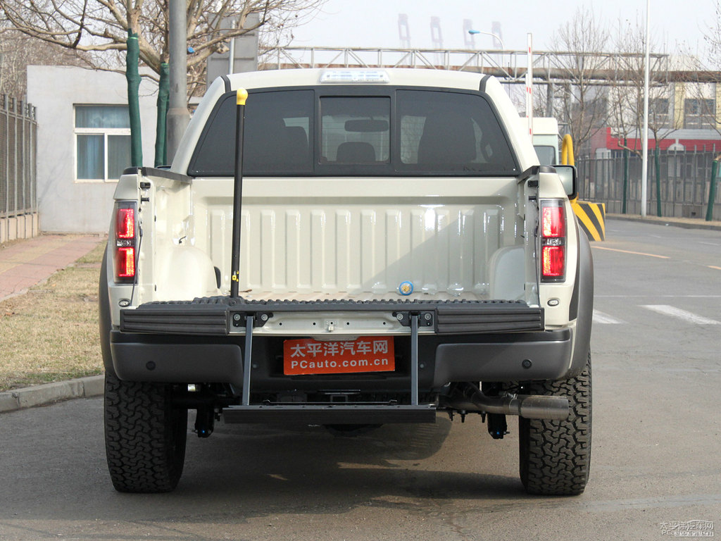 塑料白福特F-150后備廂空間圖片