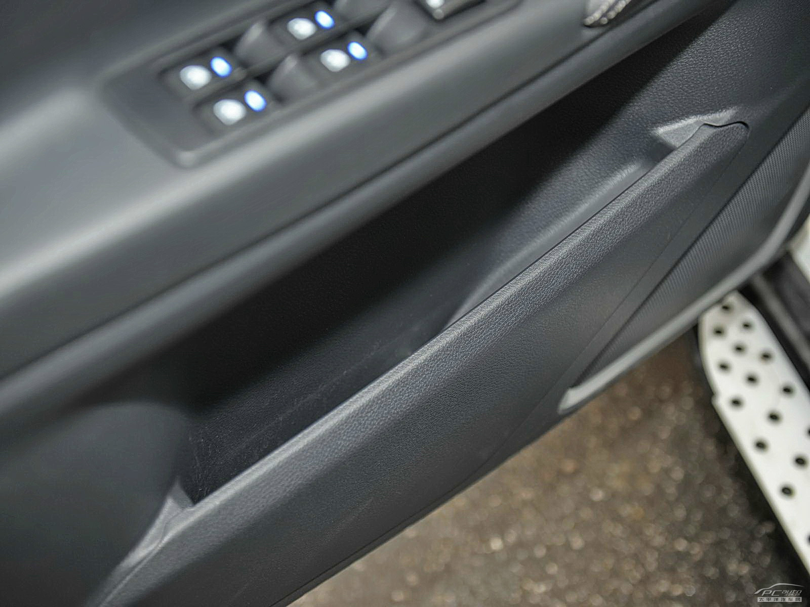 納智捷大7 SUV空間高清大圖