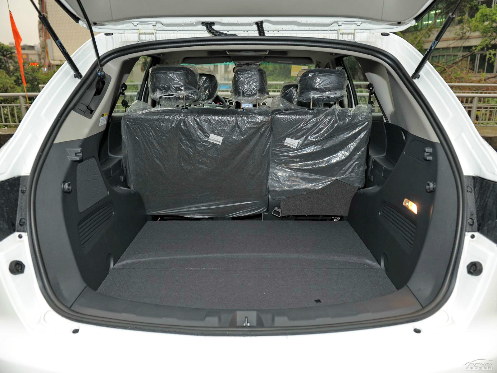 納智捷大7 SUV空間高清大圖