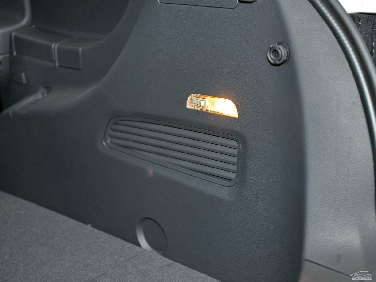 納智捷大7 SUV空間高清大圖