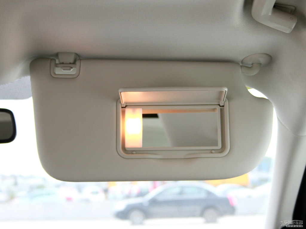 琥珀金翼虎車廂內(nèi)飾圖片
