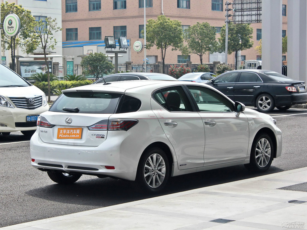 珍珠白雷克薩斯CT整車外觀外觀圖片