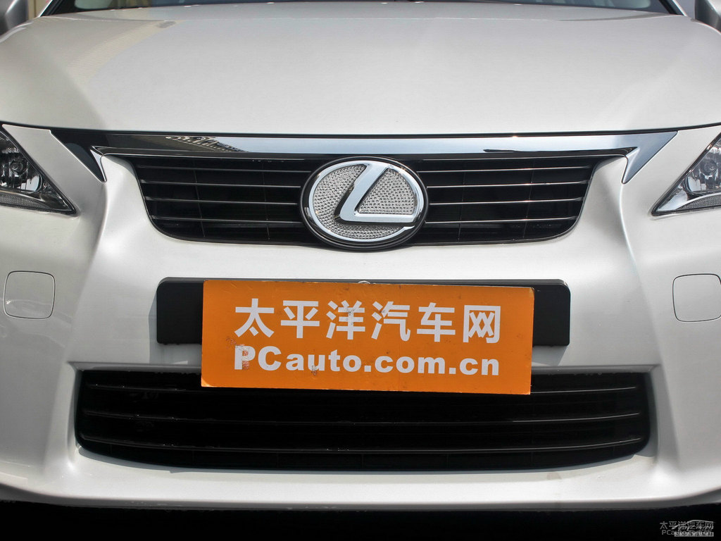 珍珠白雷克薩斯CT車頭外觀圖片