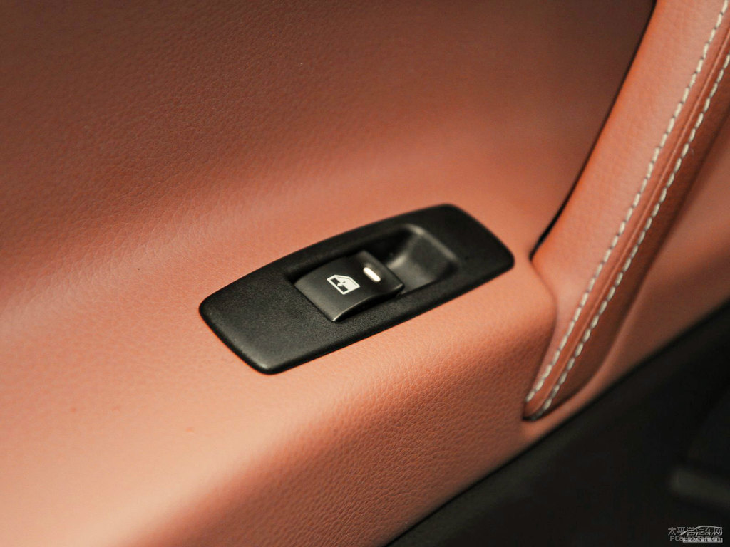 Kȼ{ǽݴ7 SUV܇(ni)DƬ