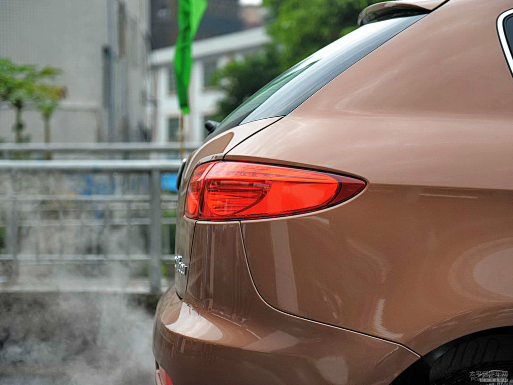 Kȼ{ǽݴ7 SUV܇β^DƬ