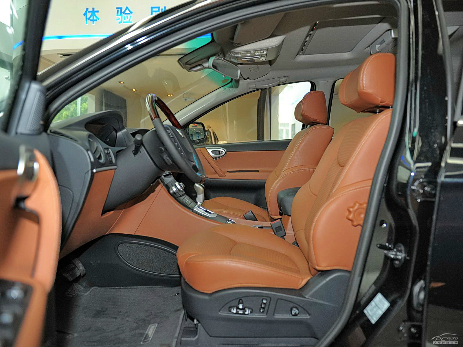 納智捷大7 SUV空間高清大圖