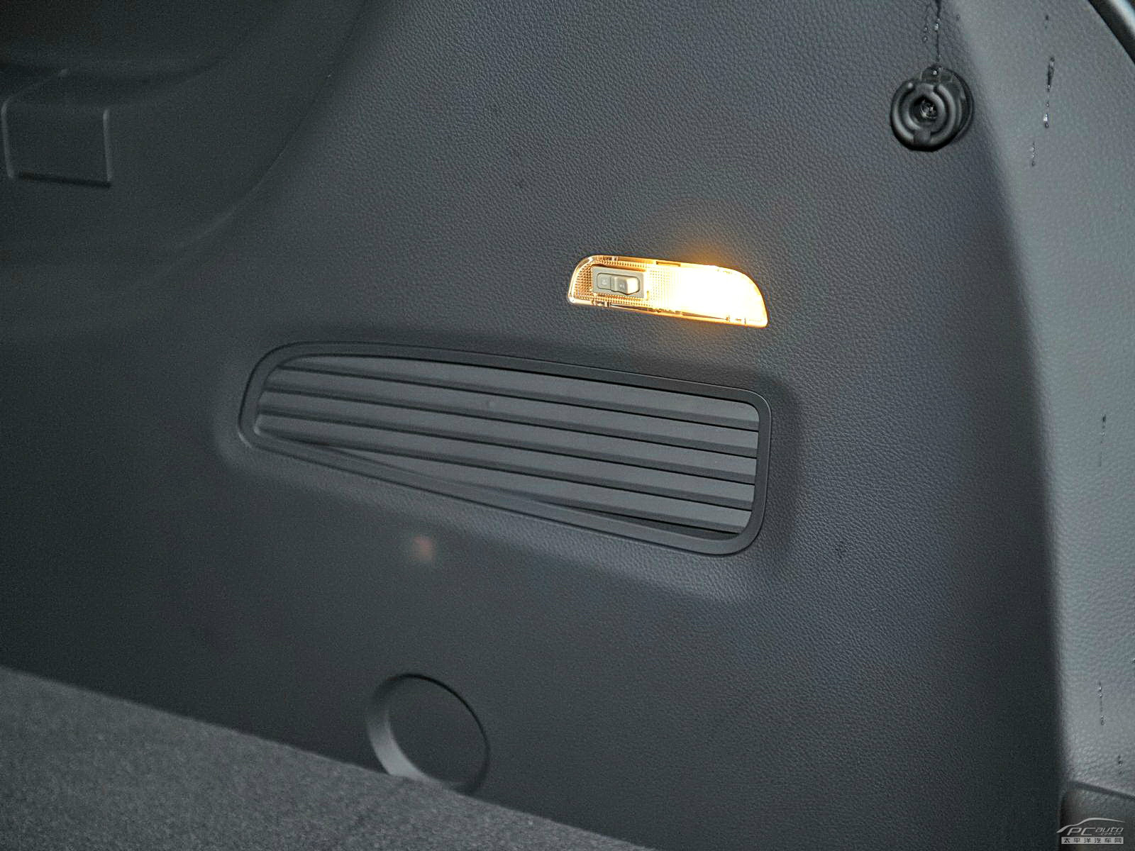 納智捷大7 SUV空間高清大圖