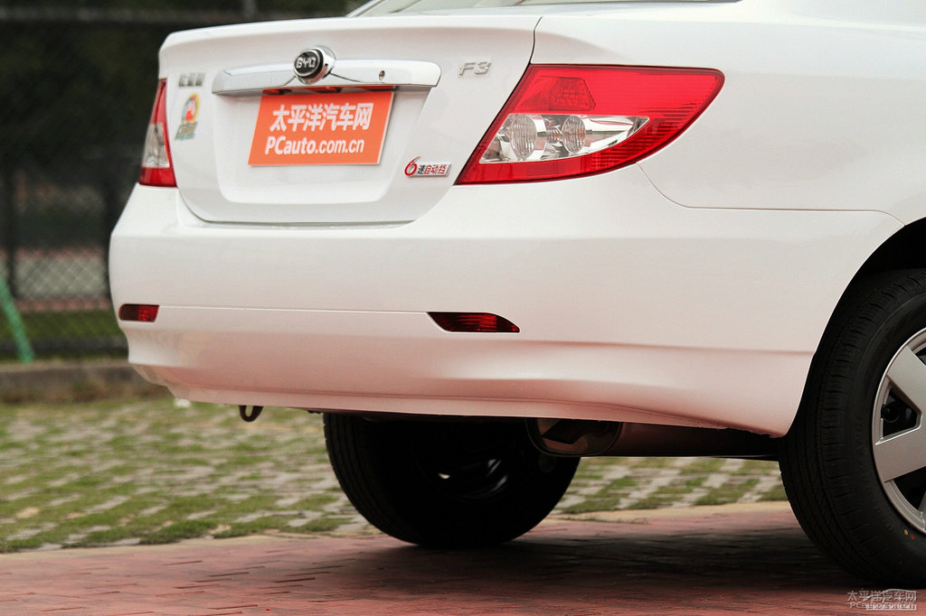 天山白比亞迪F3車尾外觀圖片