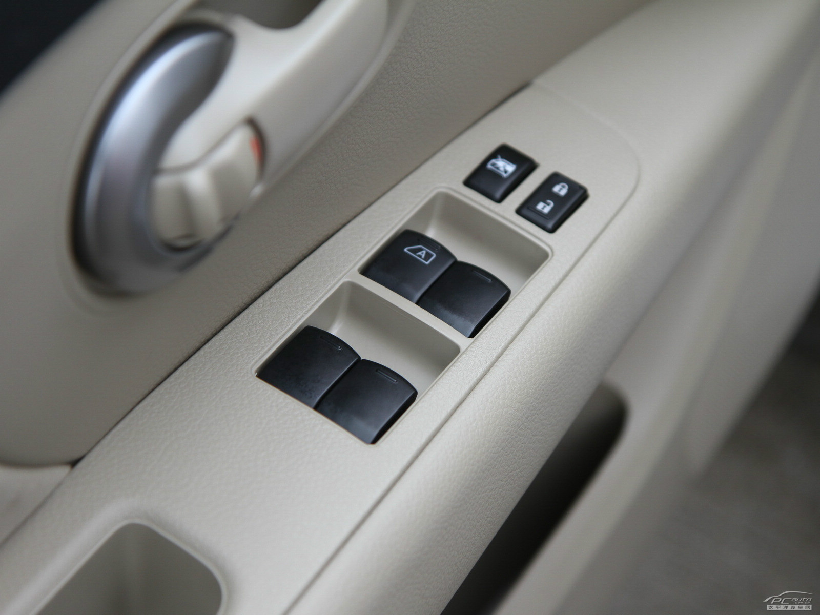 驪威內(nèi)飾高清大圖