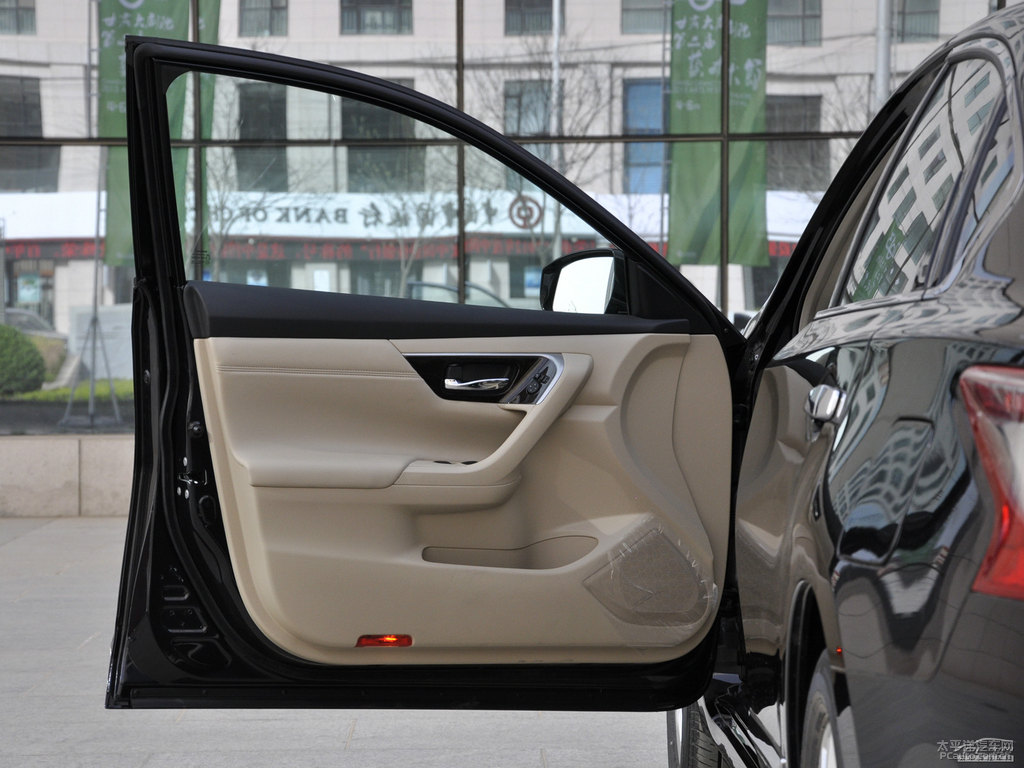 碧玉黑天籟車廂內(nèi)飾圖片