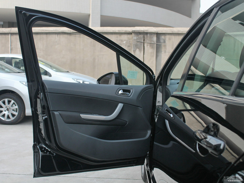 碳晶黑標(biāo)致408車廂內(nèi)飾圖片