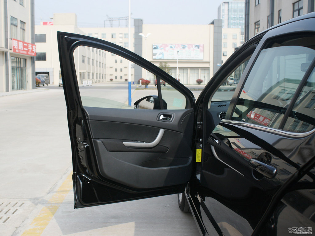 碳晶黑標致408車廂內(nèi)飾圖片