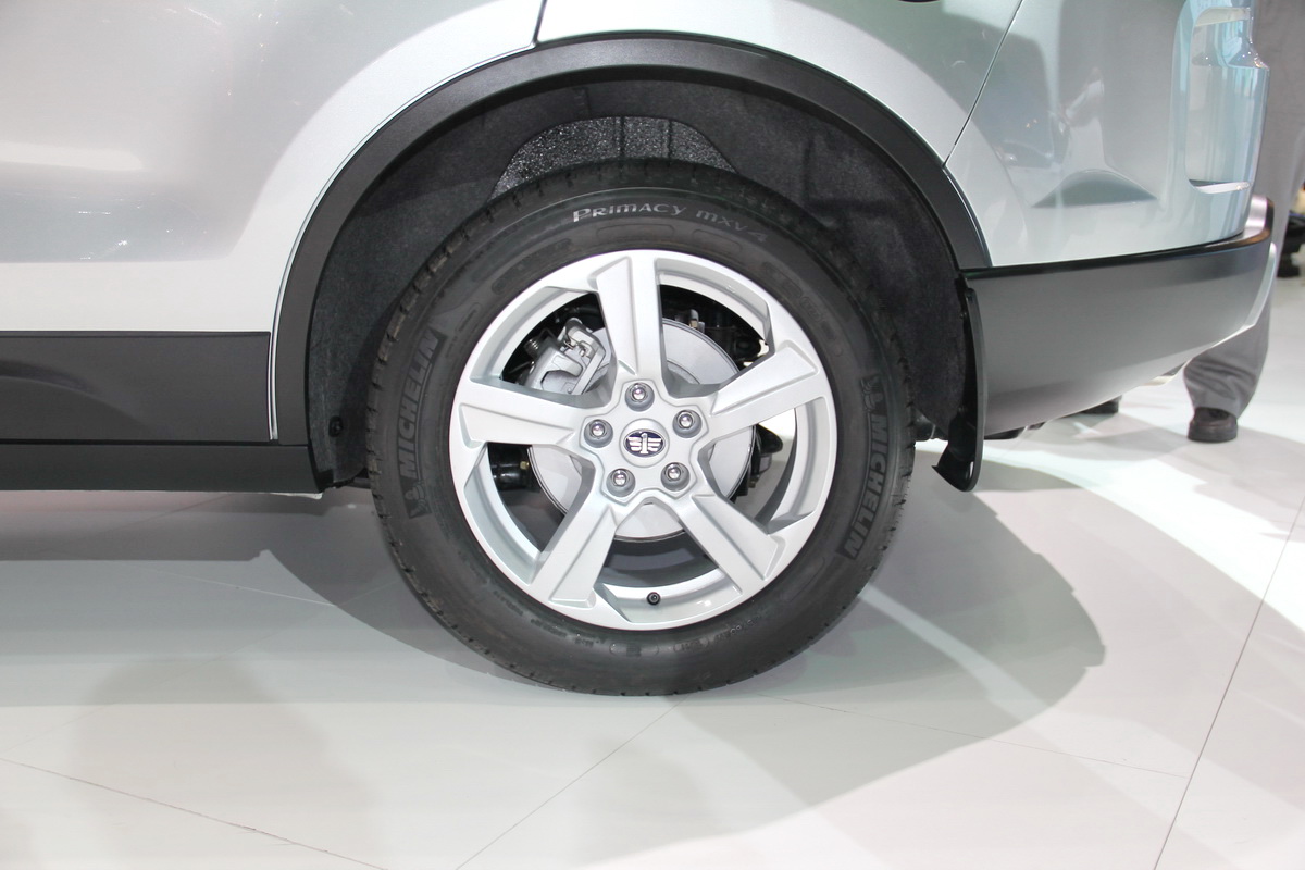 奔騰X80車展高清大圖