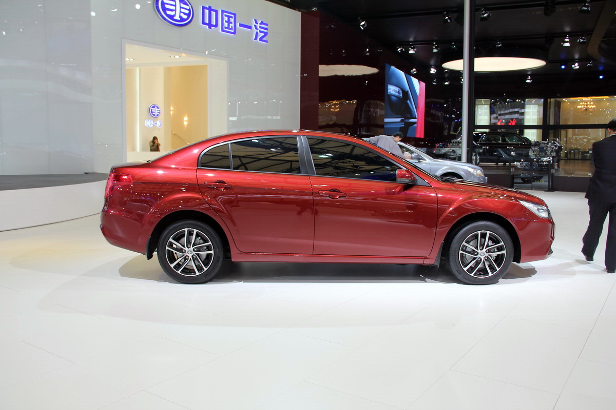 奔騰B50車展高清大圖