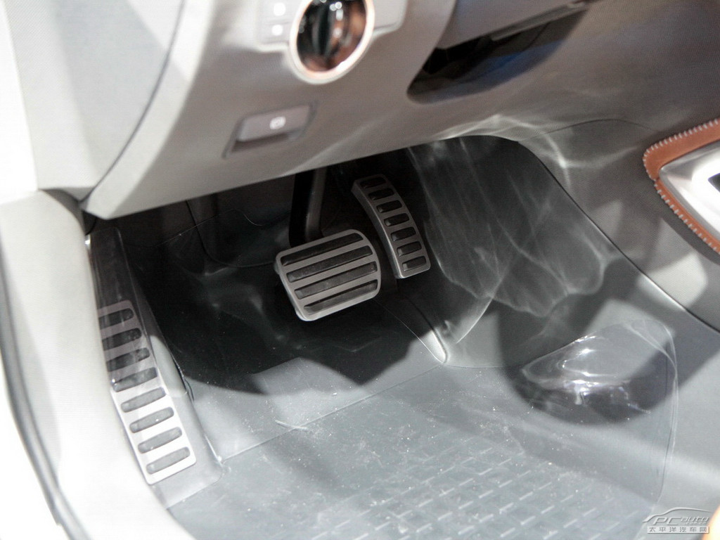 奔馳GLA(海外)內(nèi)飾高清大圖