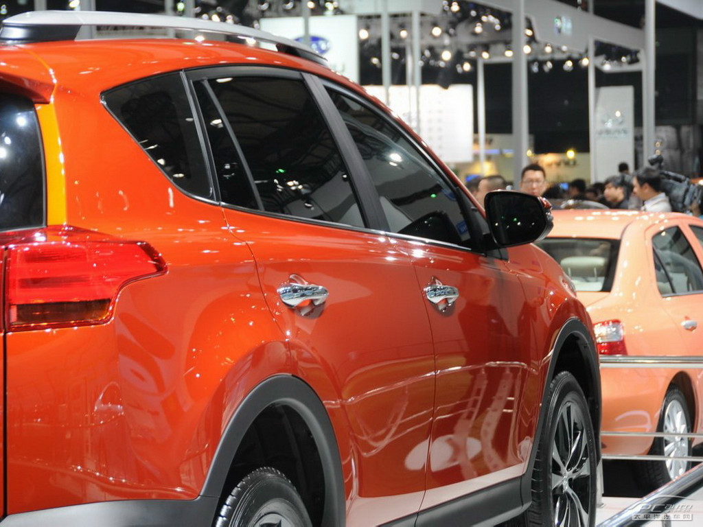 RAV4榮放外觀高清大圖