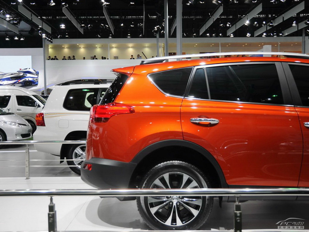 RAV4榮放外觀高清大圖