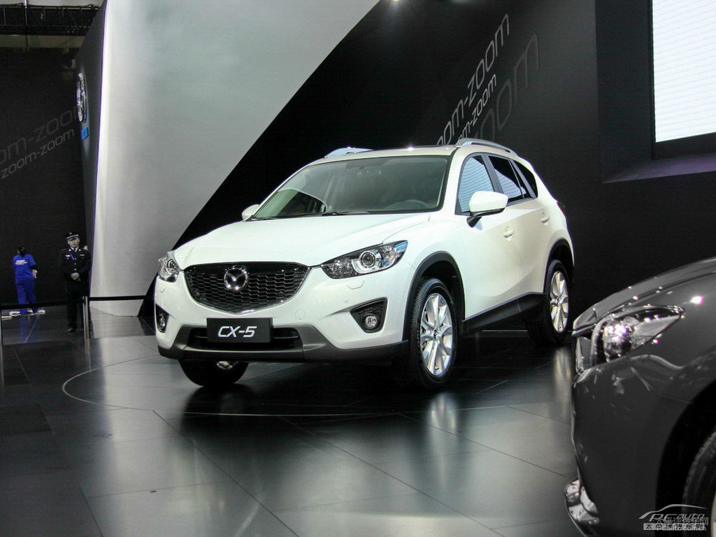 珠光白馬自達CX-5整車外觀外觀圖片