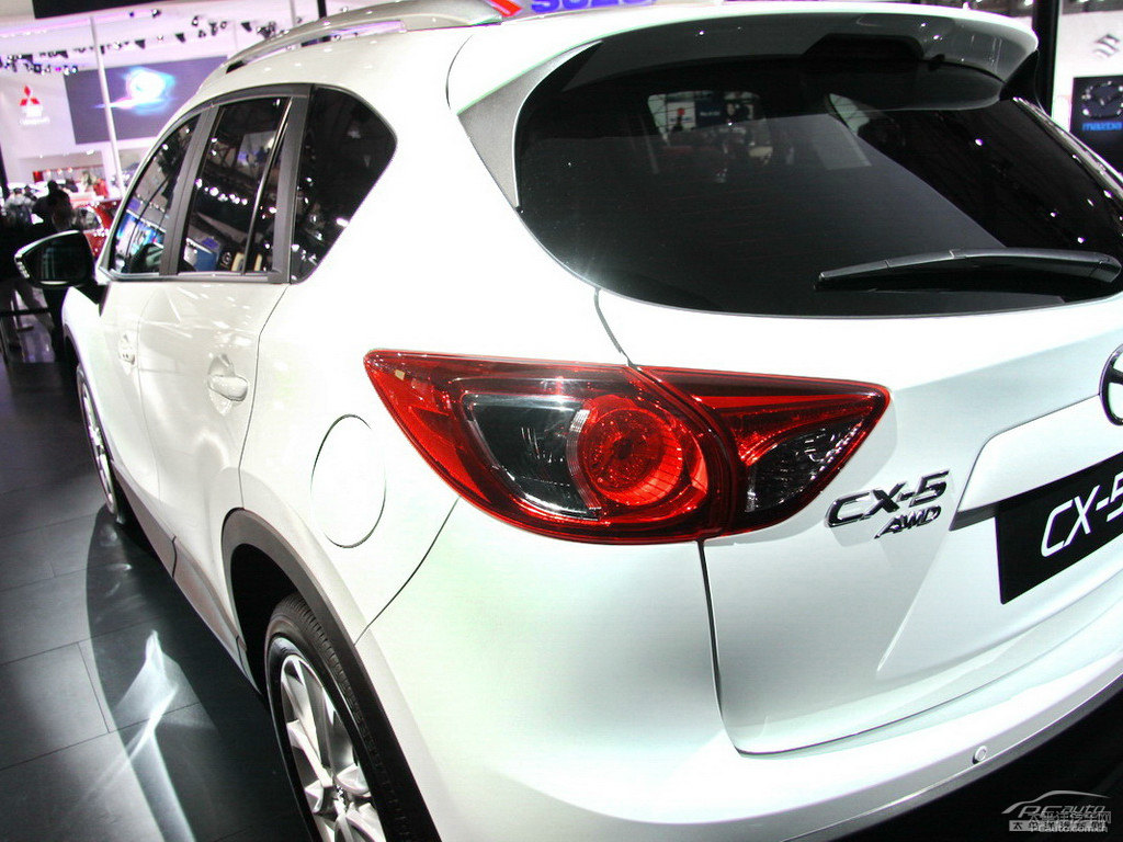 珠光白馬自達(dá)CX-5車尾外觀圖片