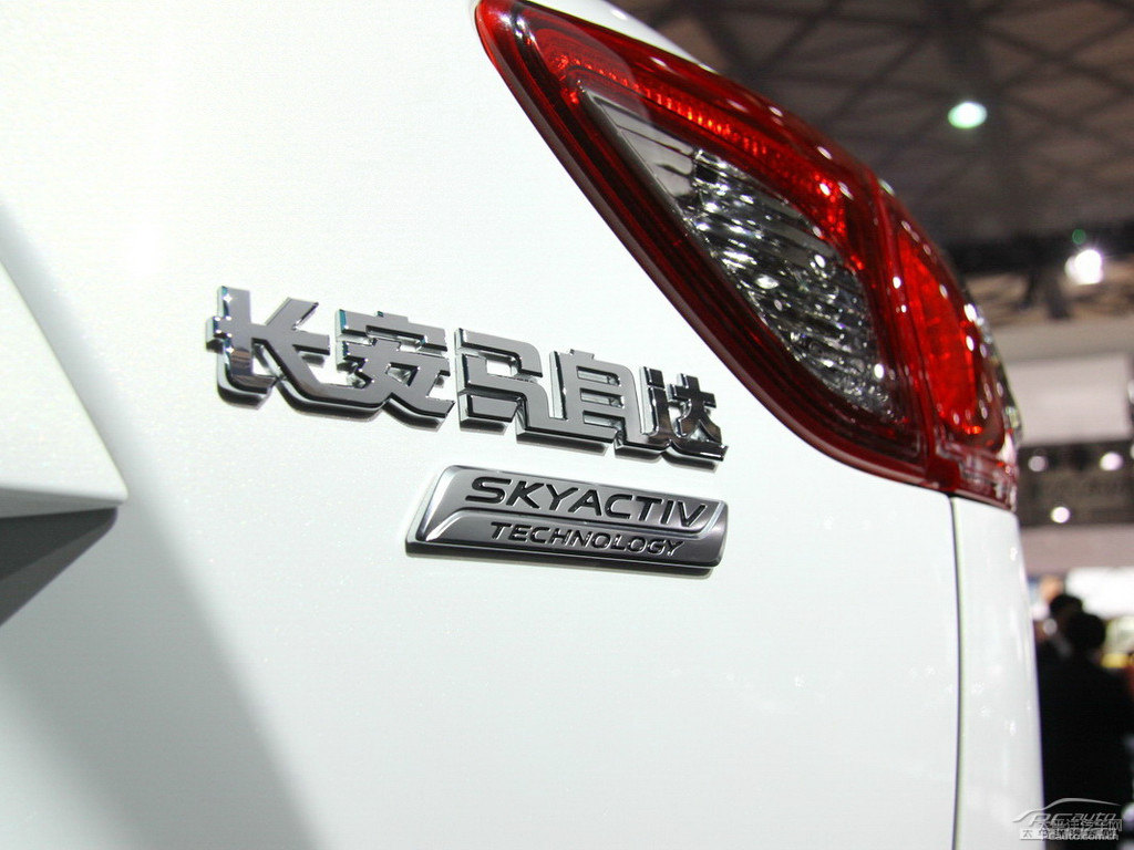 珠光白馬自達(dá)CX-5車尾外觀圖片