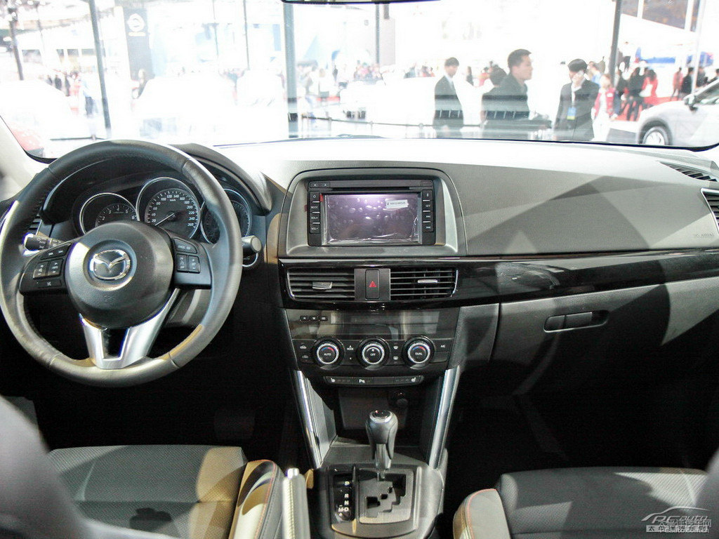 珠光白馬自達(dá)CX-5中控內(nèi)飾圖片