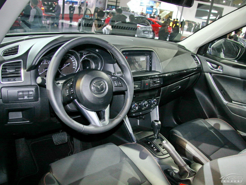 珠光白馬自達(dá)CX-5中控內(nèi)飾圖片