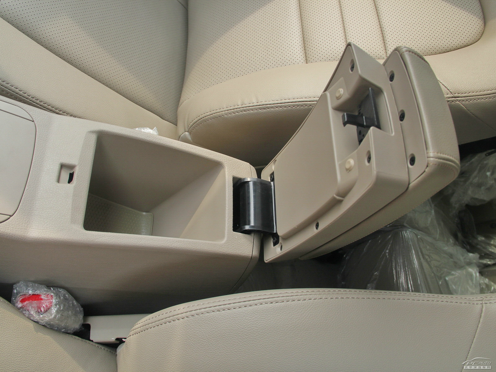 吉利GX7空間高清大圖