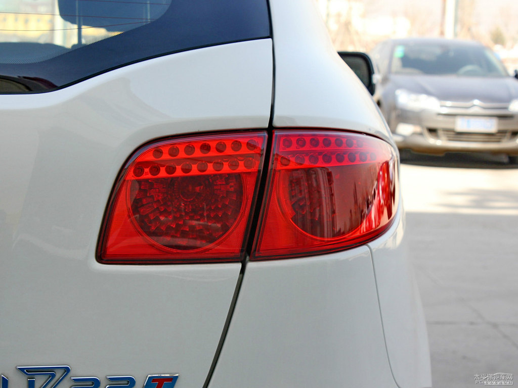ɰ׼{ǽݴ7 SUV܇β^DƬ