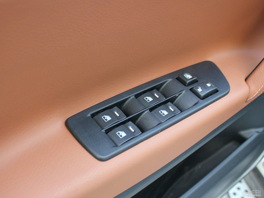 ɰ׼{ǽݴ7 SUV܇(ni)DƬ