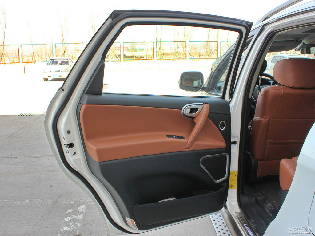 ɰ׼{ǽݴ7 SUV܇(ch)(ni)DƬ