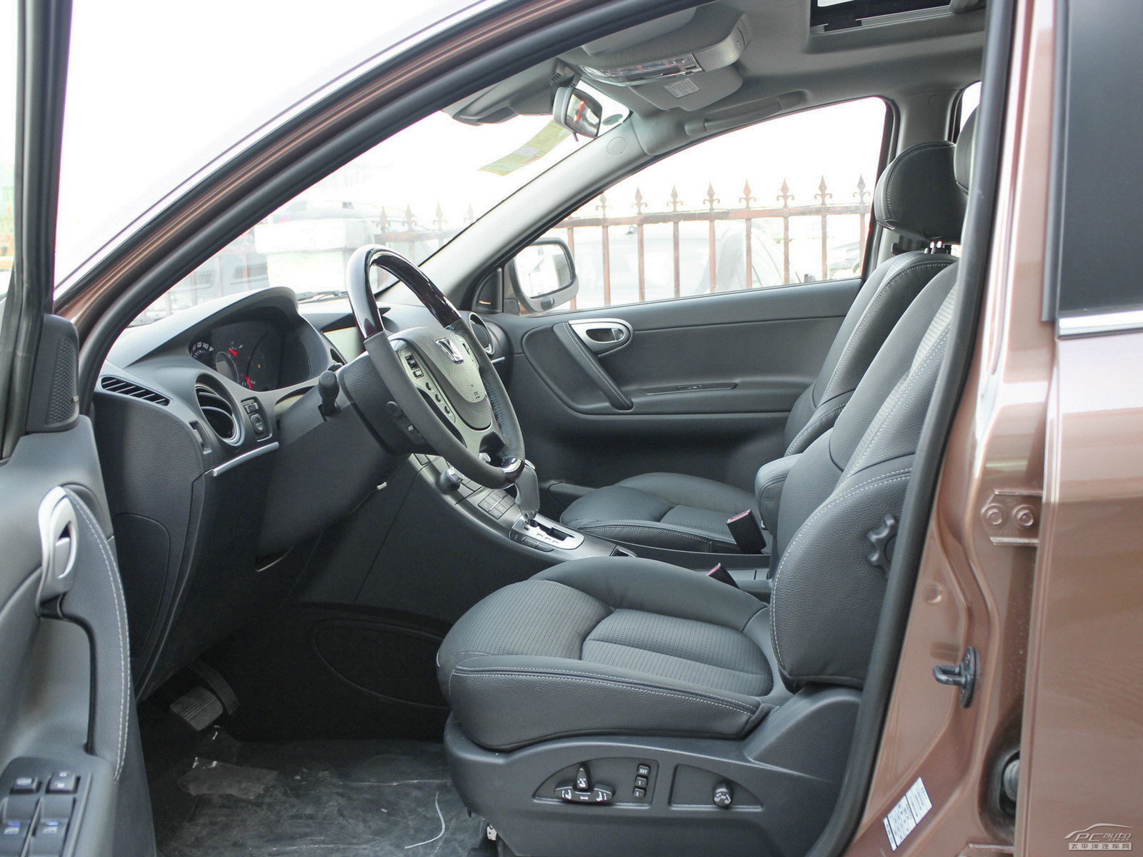 納智捷大7 SUV空間高清大圖