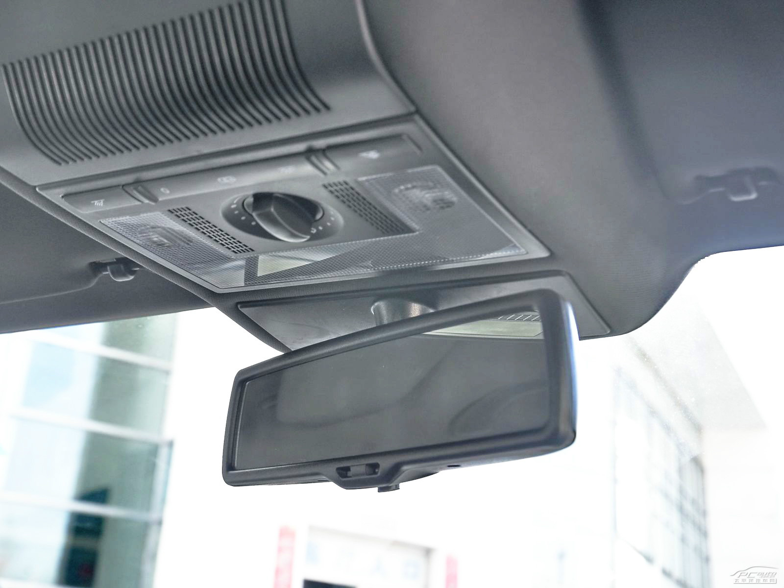 西雅特Leon內(nèi)飾高清大圖