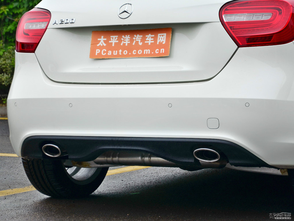 卷云白奔馳A級(進口)車尾外觀圖片