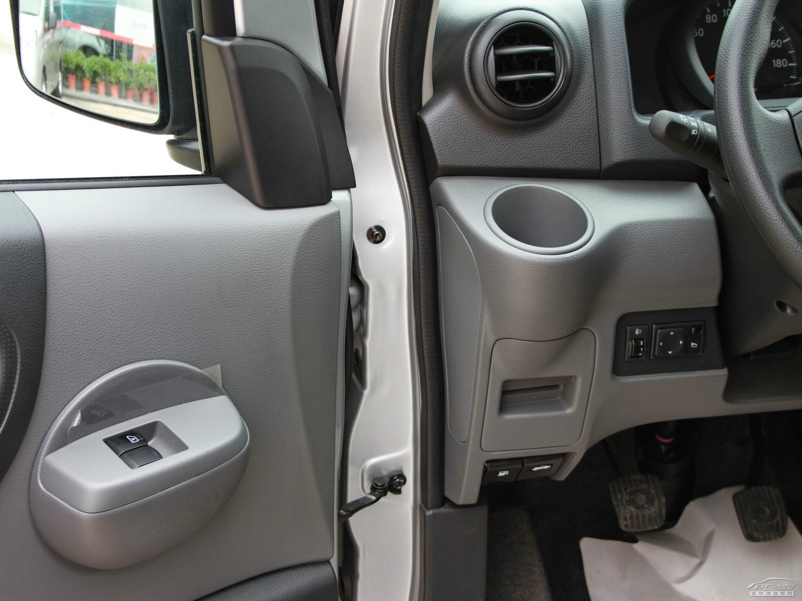 日產(chǎn)NV200內(nèi)飾高清大圖