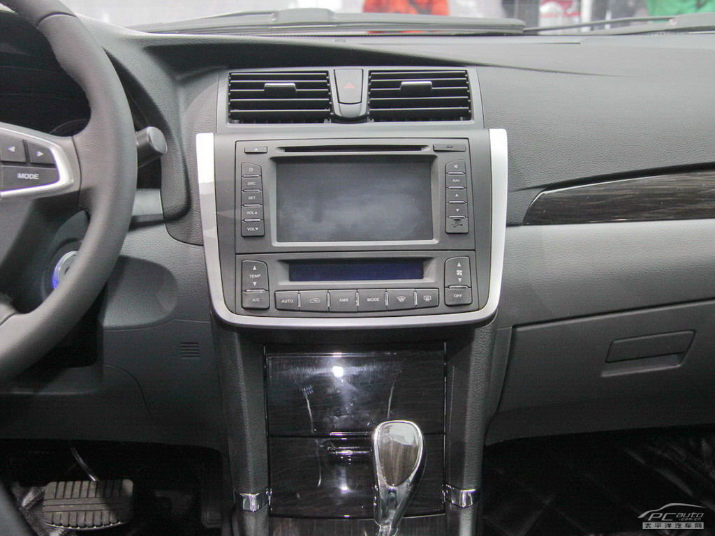 眾泰Z300內(nèi)飾高清大圖