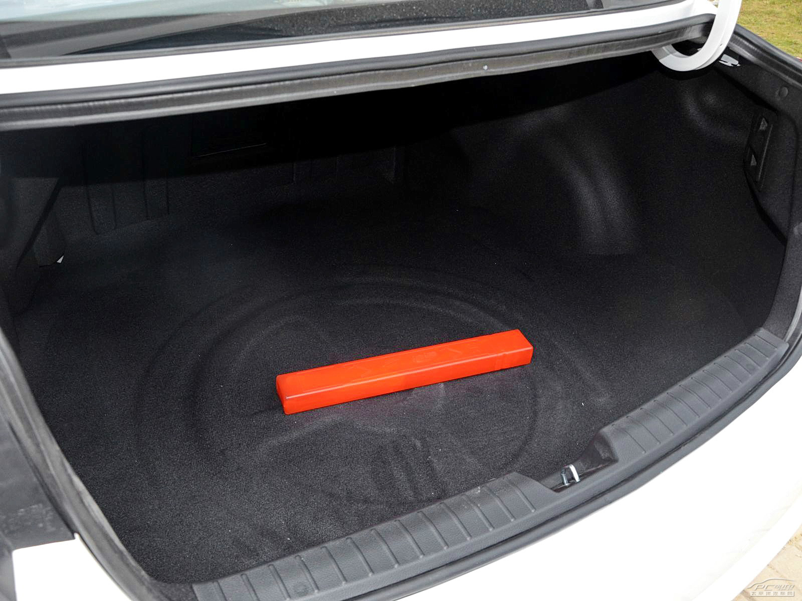 起亞K5凱酷空間高清大圖