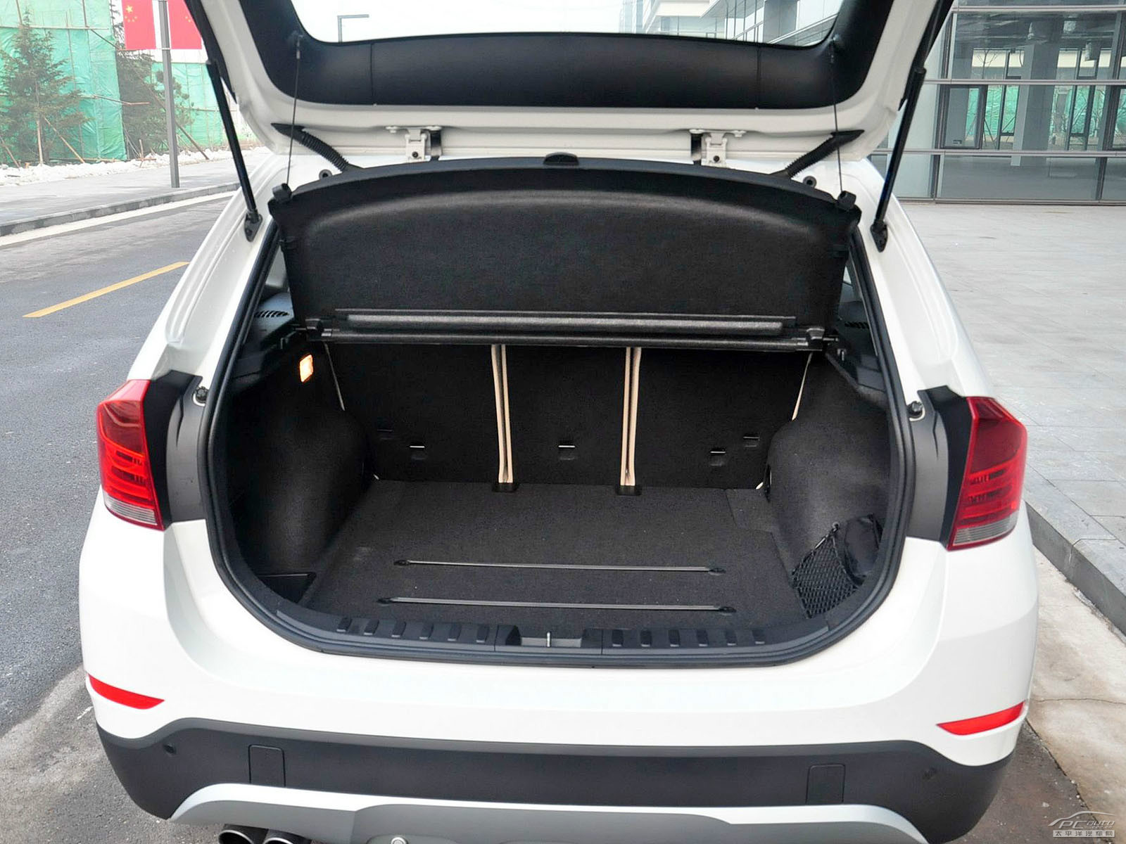 寶馬X1空間高清大圖