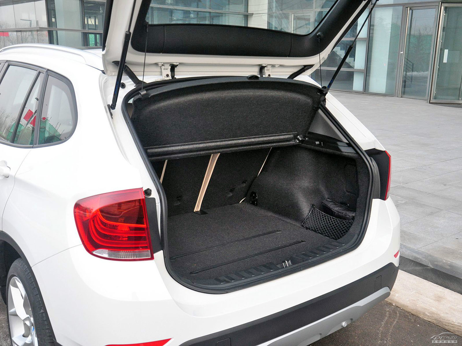 寶馬X1空間高清大圖