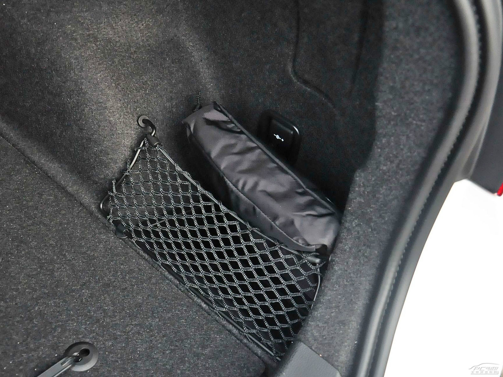 寶馬X1空間高清大圖