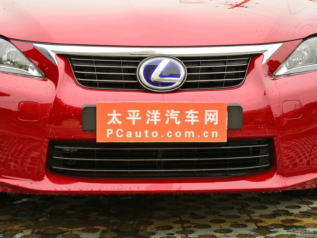 酒紅雷克薩斯CT車頭外觀圖片