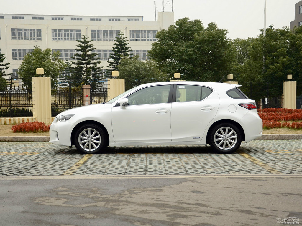 珍珠白雷克薩斯CT整車外觀外觀圖片
