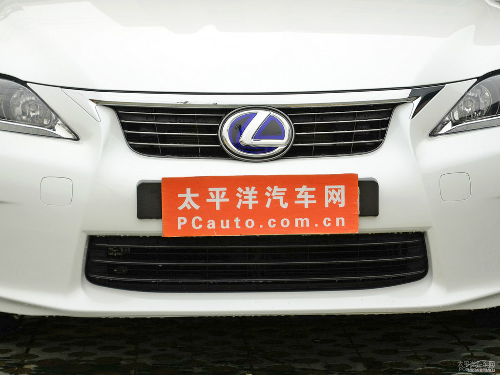 珍珠白雷克薩斯CT車頭外觀圖片