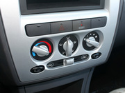 2012款 1.0L 手動標準型 2012款 1.0L 手動標準型