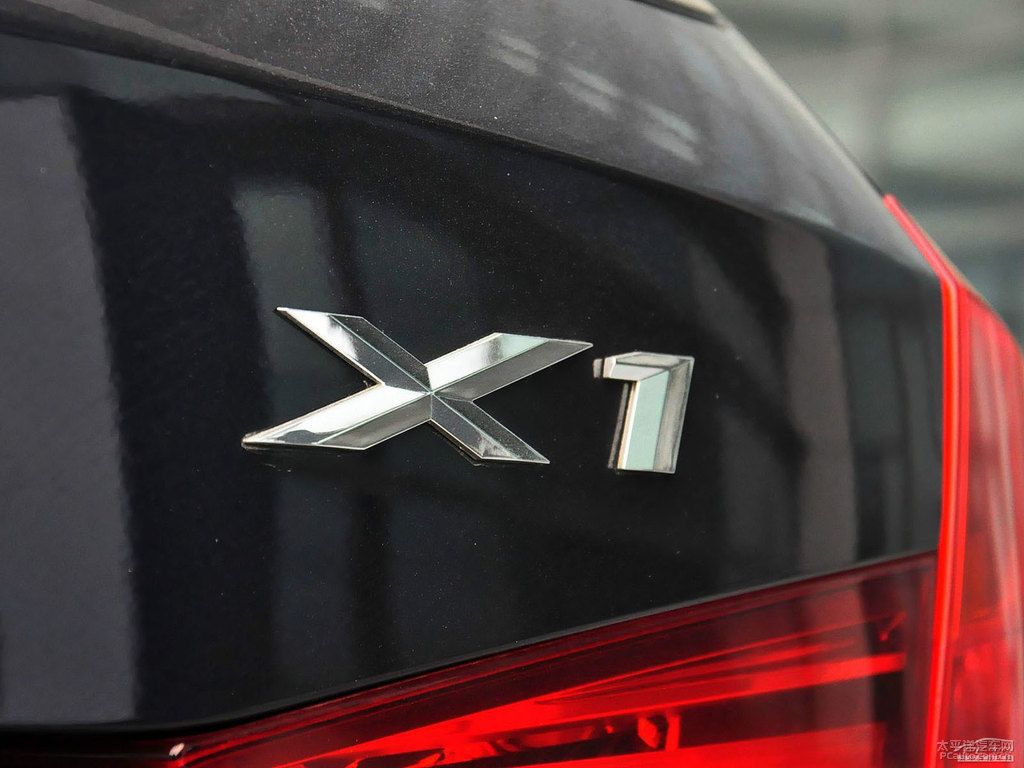 帝王藍(lán)寶馬X1車尾外觀圖片