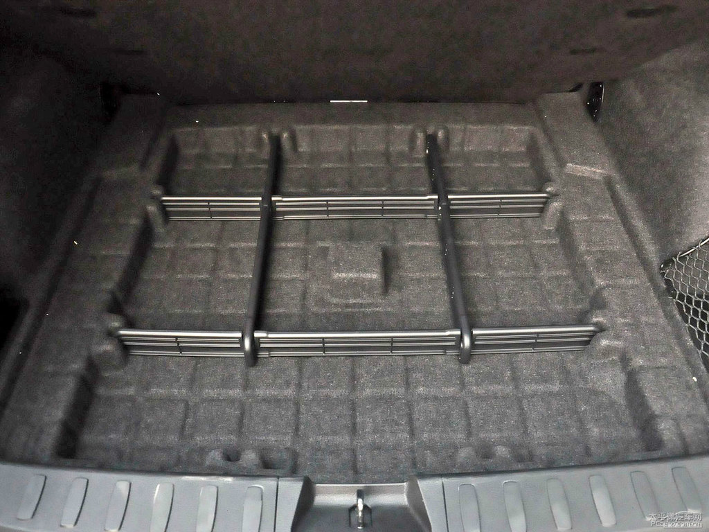 帝王藍(lán)寶馬X1后備廂空間圖片