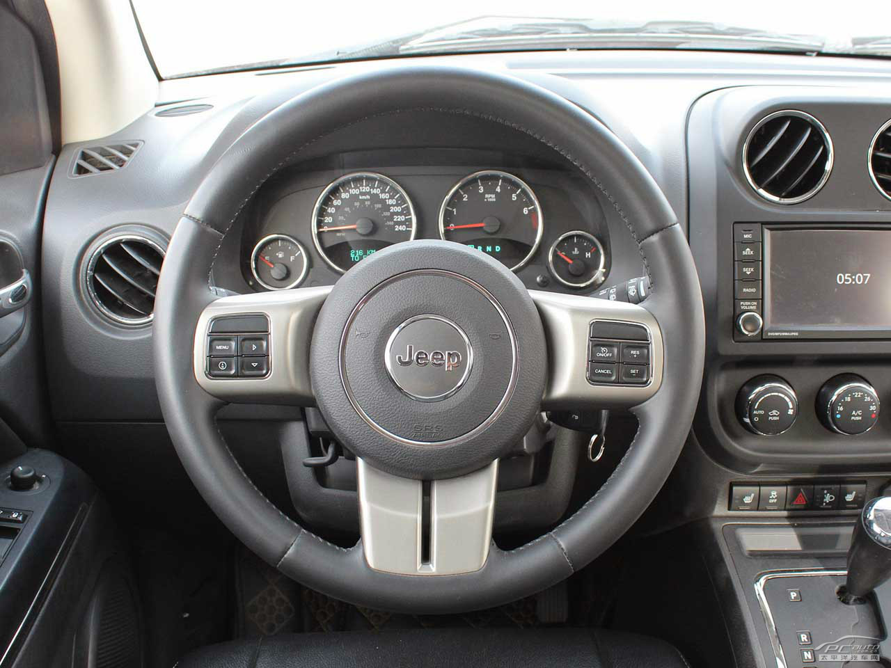 指南者(進(jìn)口)內(nèi)飾高清大圖