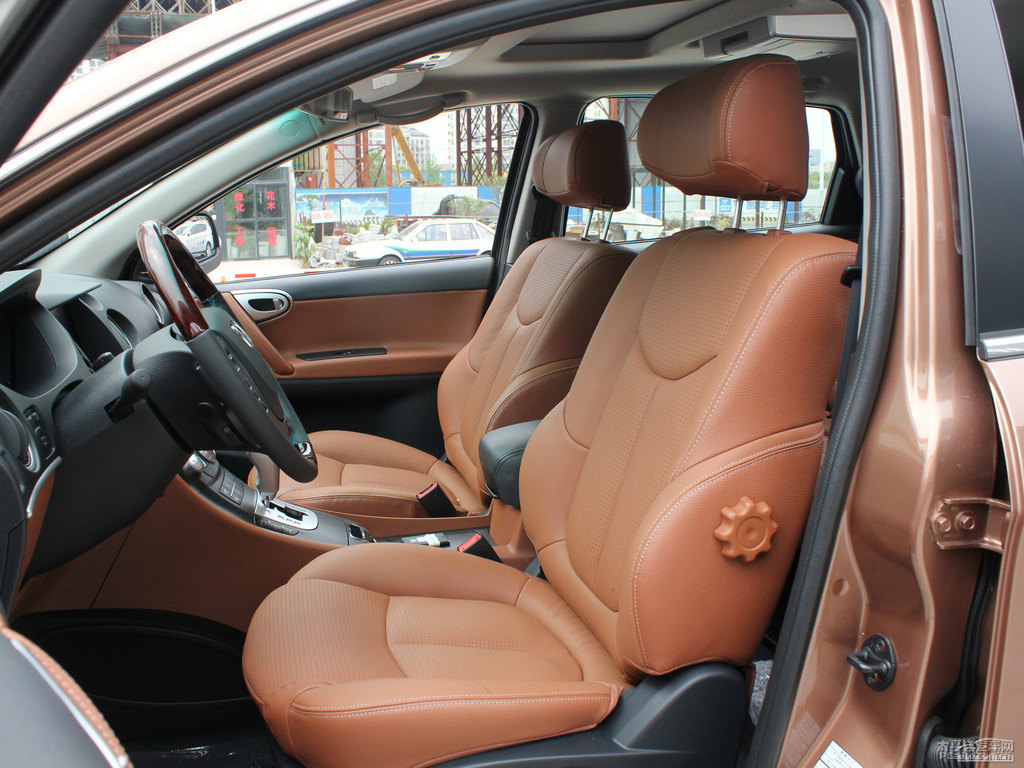 Kȼ{ǽݴ7 SUV{˿ggDƬ