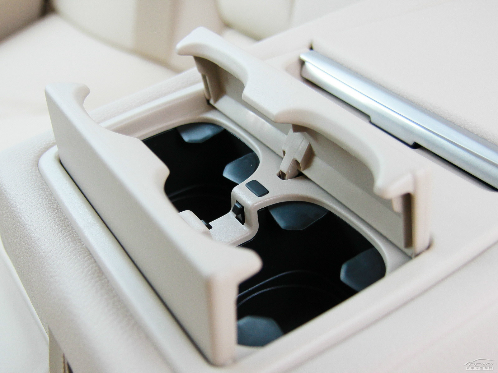 寶馬3系空間高清大圖