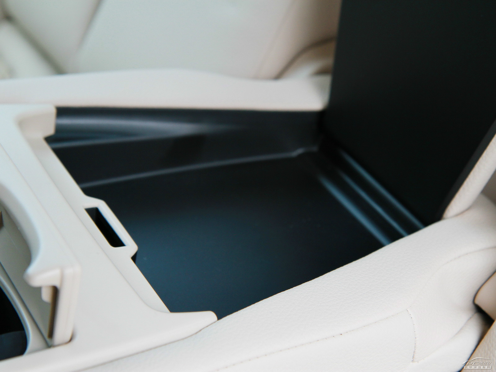 寶馬3系空間高清大圖